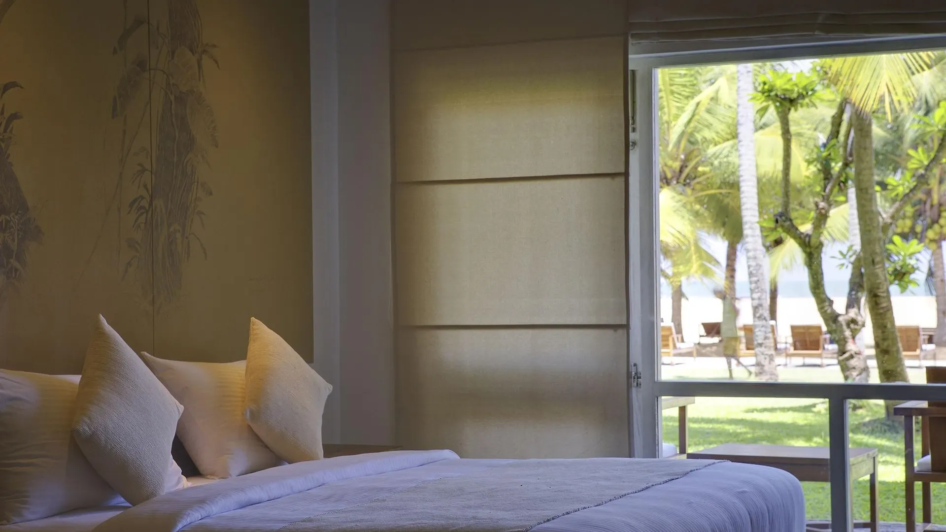 Jetwing Blue Hotel Negombo