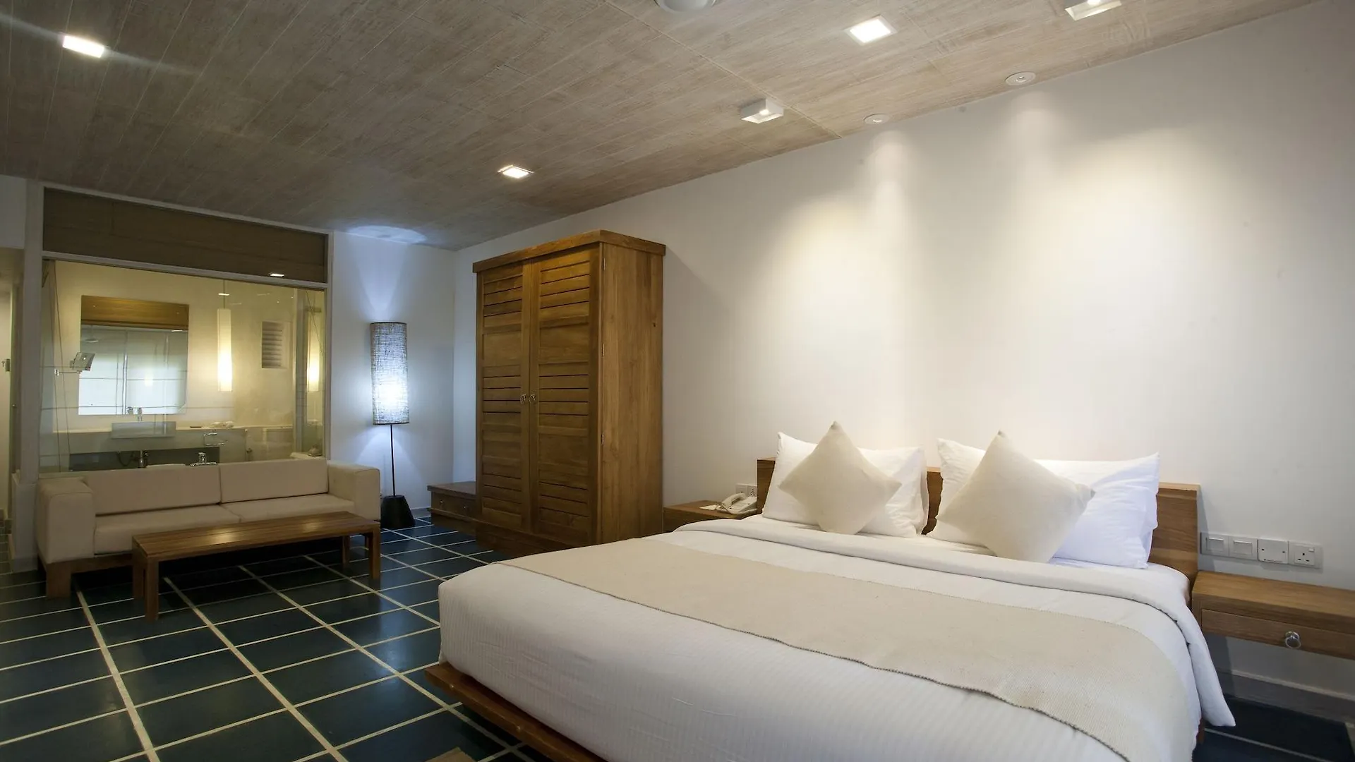 Jetwing Blue Hotel Negombo 5*,