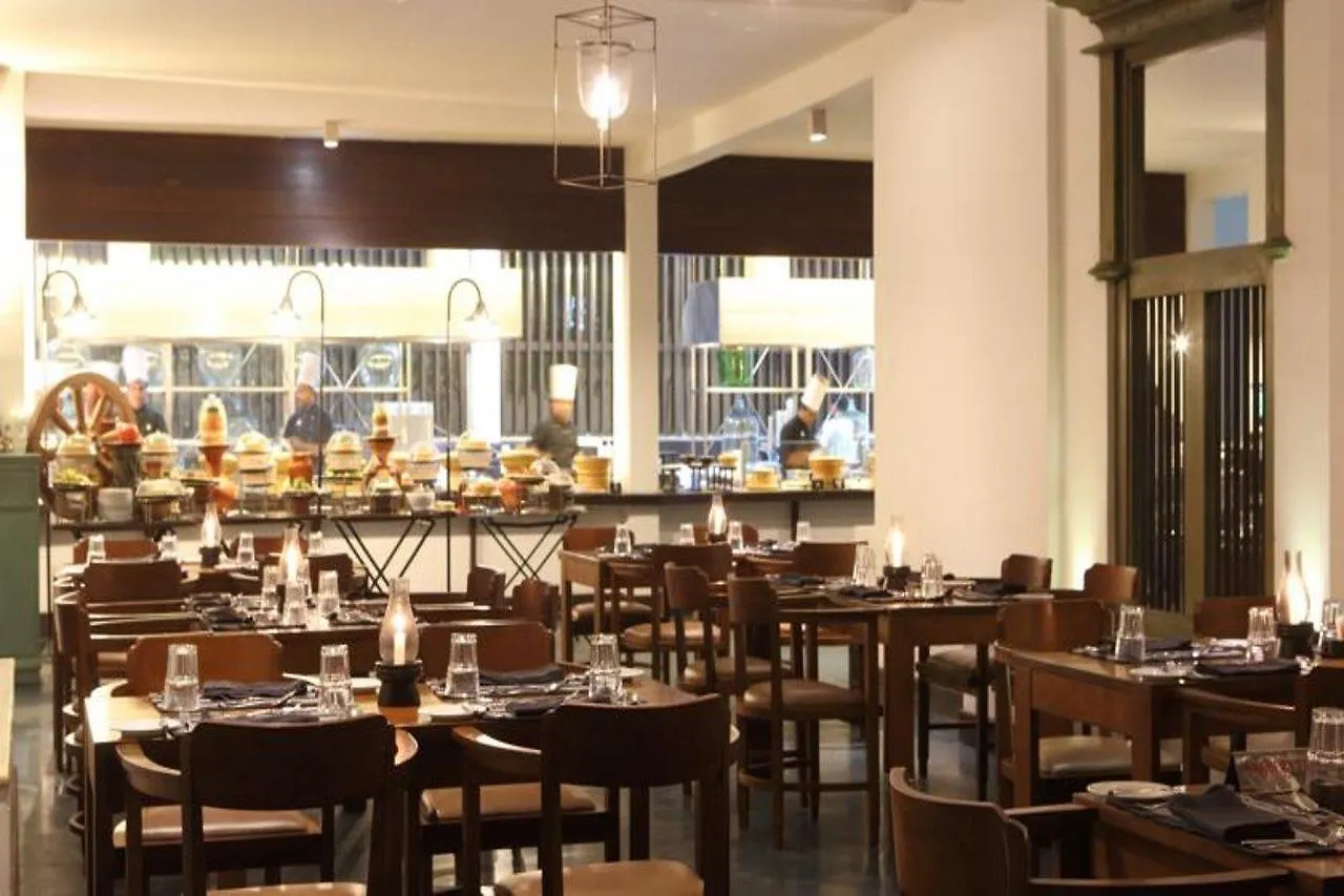 Jetwing Blue Hotel Negombo