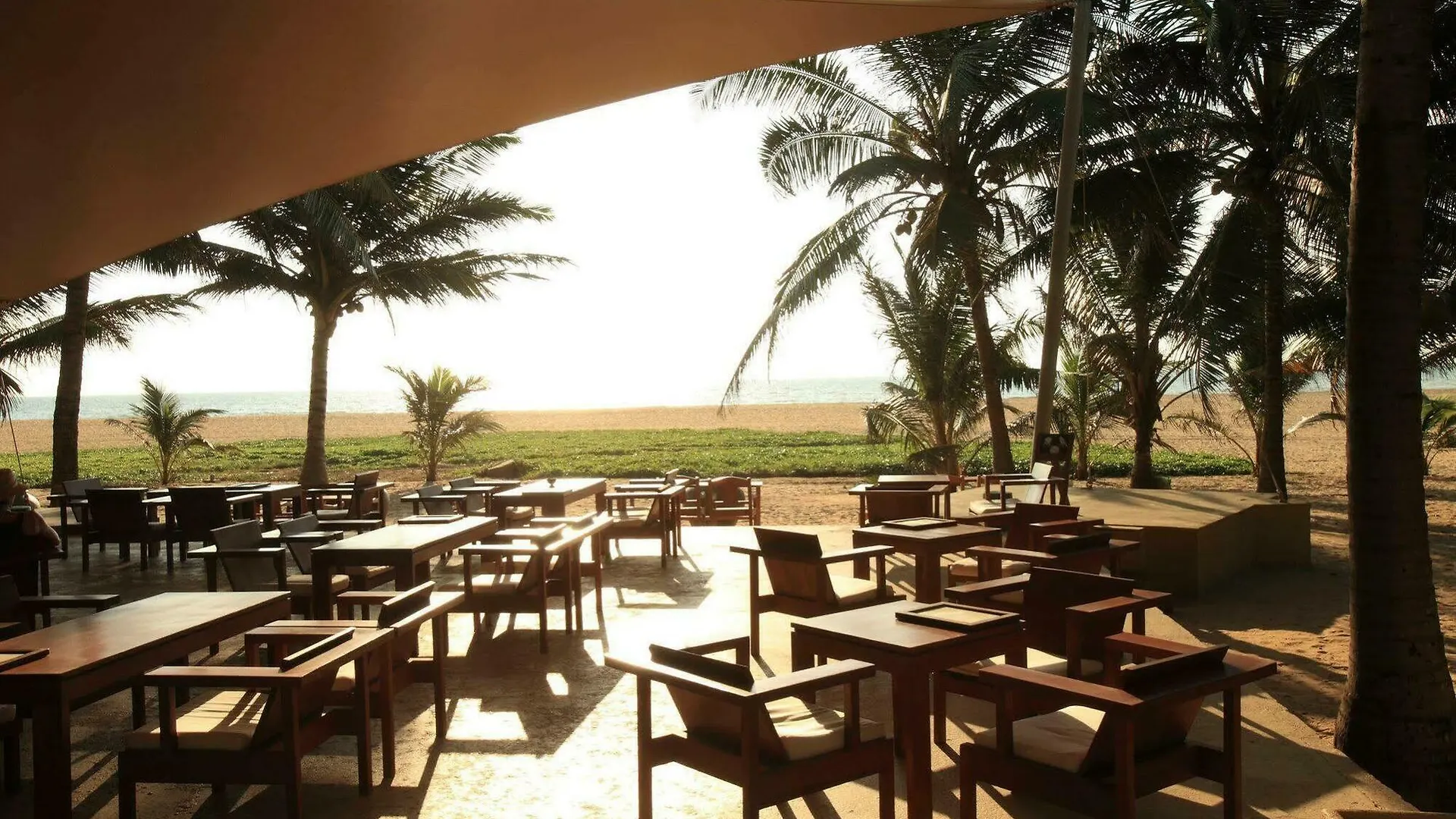 Jetwing Blue Hotel Negombo