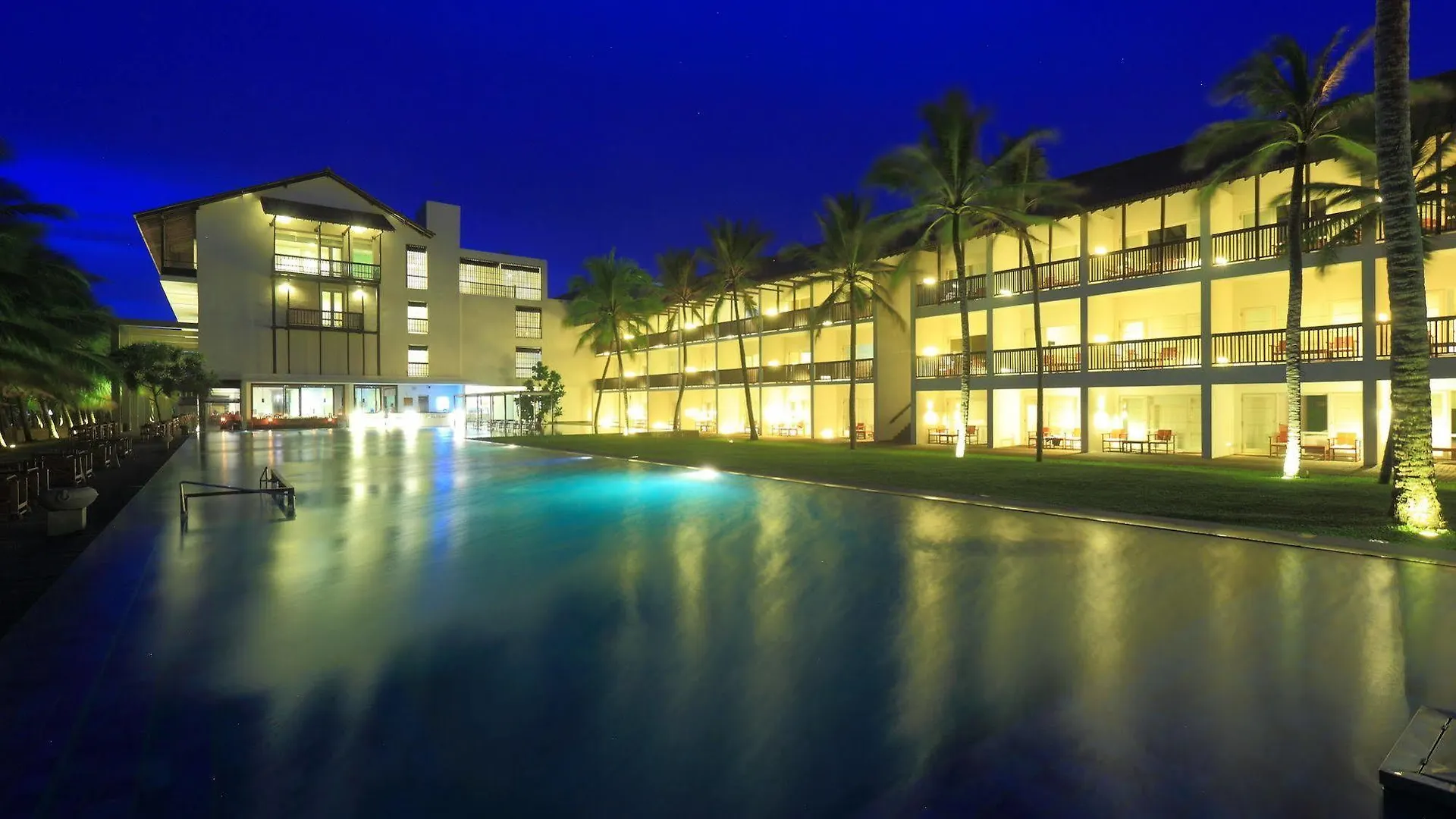 Hotel Jetwing Blue Negombo Resort