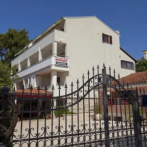 Ban Apartman